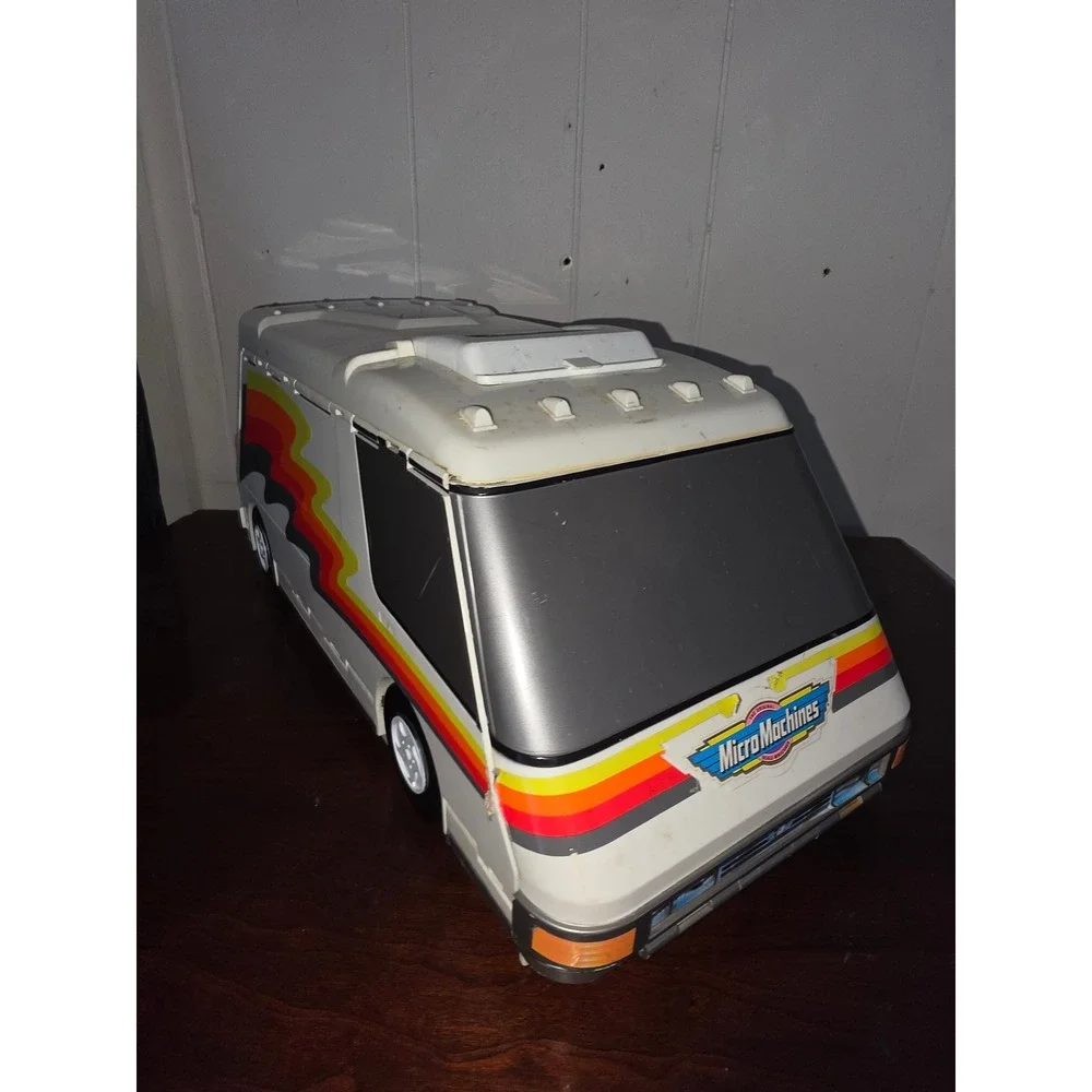 Vintage Galoob Micro Machines Super City Service Center Transforming Van Playset